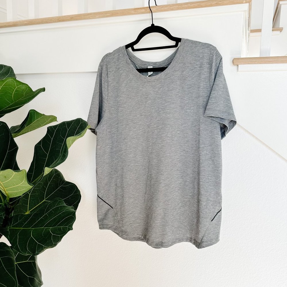 Lululemon Women's Workout Shirt Size 14 Grey